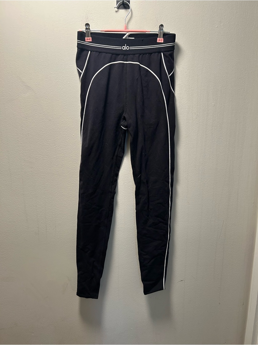 Alo Black Performance Leggings with White Piping